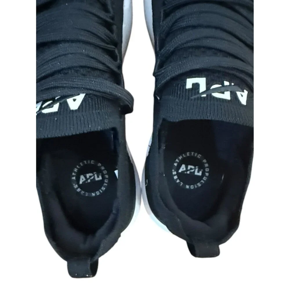APL TechLoom Breeze Black & White Lightweight Lace Up Sneakers. 7.5.